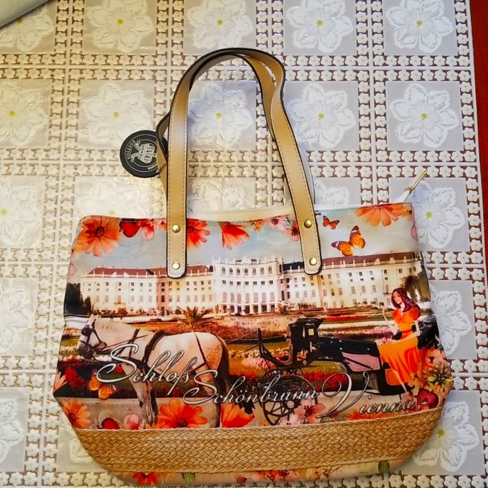 Authentic VIENNA hand bag of beautiful SCHÖNBRUNN castle with leather straps
